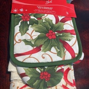 Seven-Piece Holiday Linens